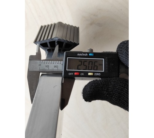 Упор поперечный 900мм (пластик.насадки)