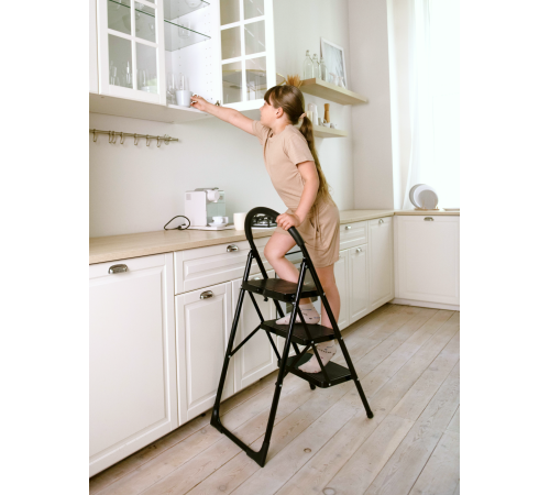 Стремянка 3-х ступенчатая Alterno с широкими антискользящими ступенями. Black Edition Exclusive